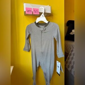 NWT Nike Green and White Striped Infant Footie with Hand Covers, 6 Months